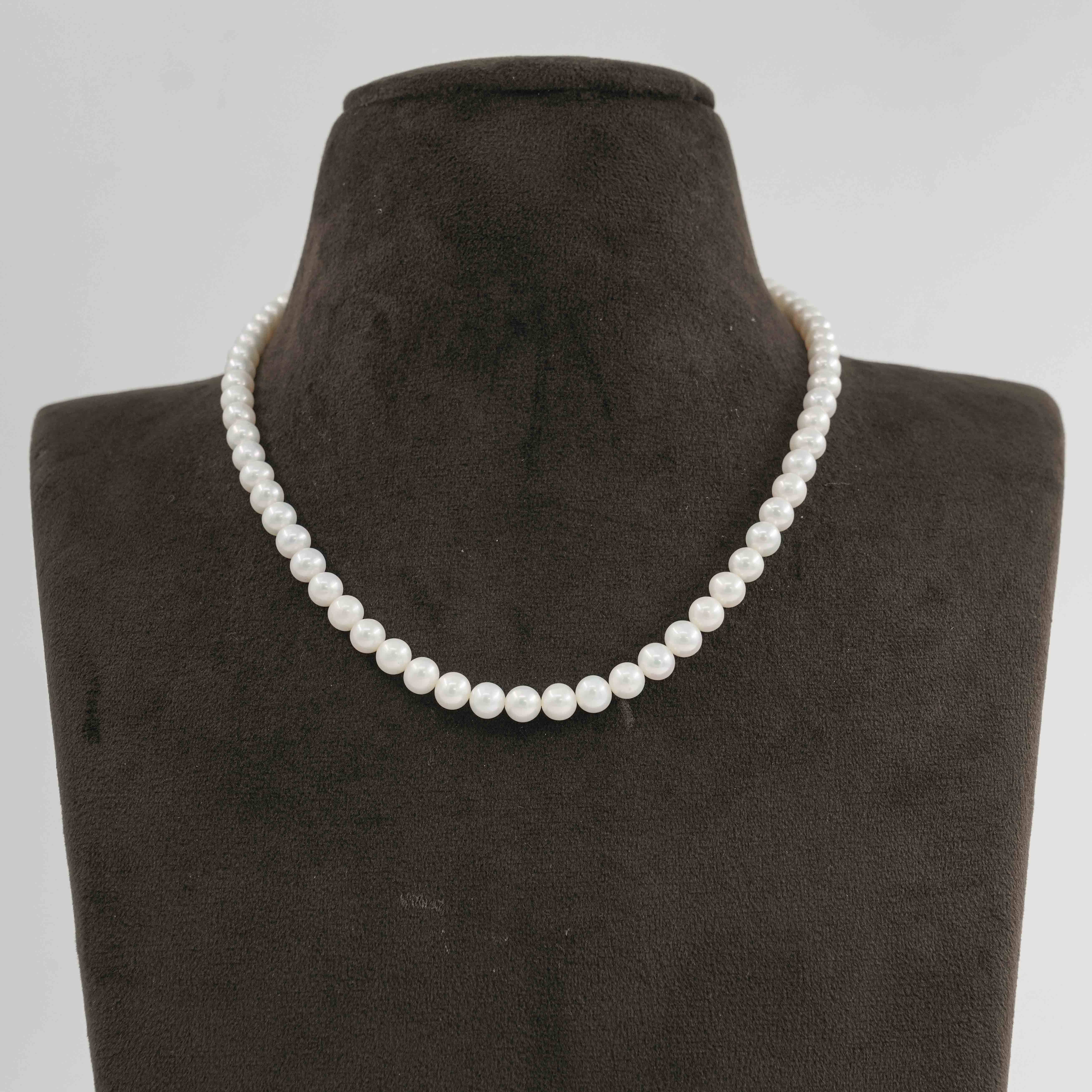 Timeless Round Pearl Necklace